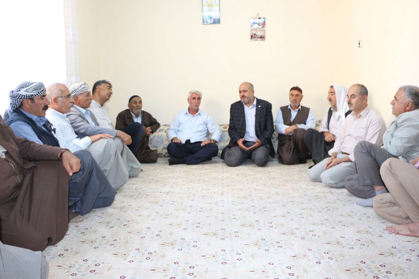 HÜDA PAR Mardin’de ölümle sonuçlanan elim kazanın taraflarını bir araya getirdi HÜDA PAR Mardin’de ölümle sonuçlanan elim kazanın taraflarını bir araya getirdi